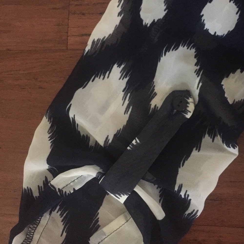 Francesca’s Collections Blouse - Picture 3 of 4